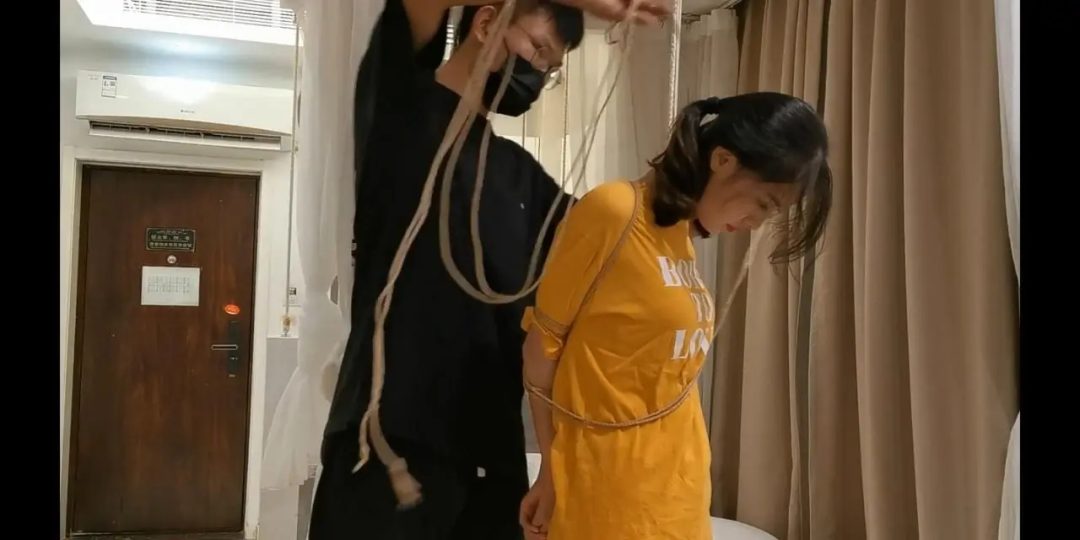 莞尔定拍 口球口环一起上 口水直流 上集-11