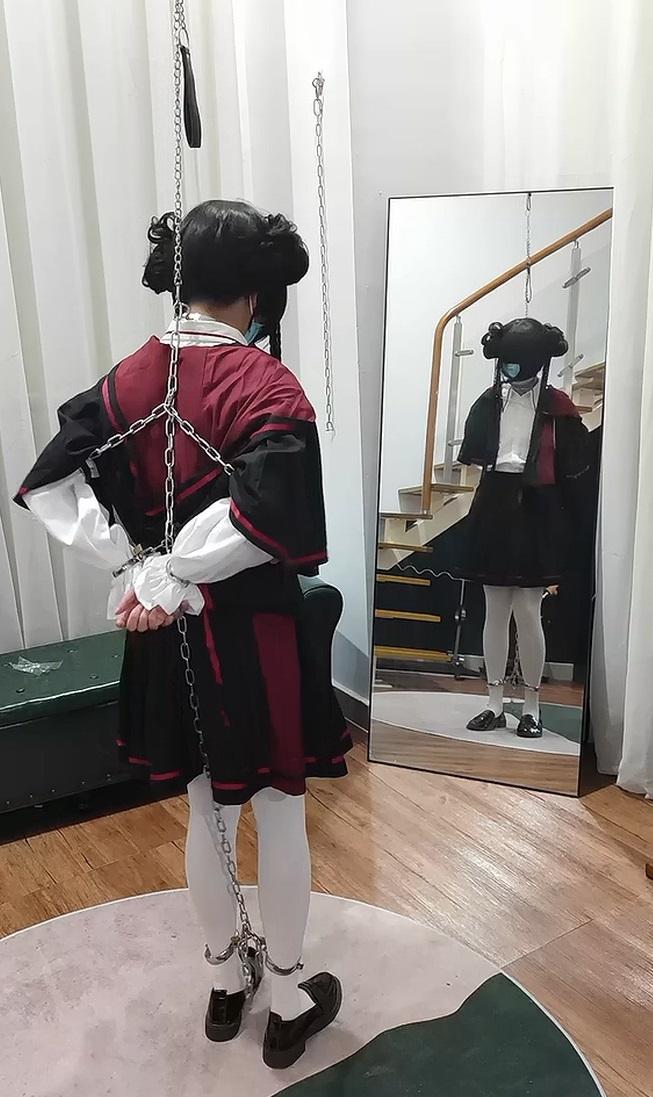 伪娘白丝斗篷JK 锁链站缚放置 椅缚固定伪百合-1