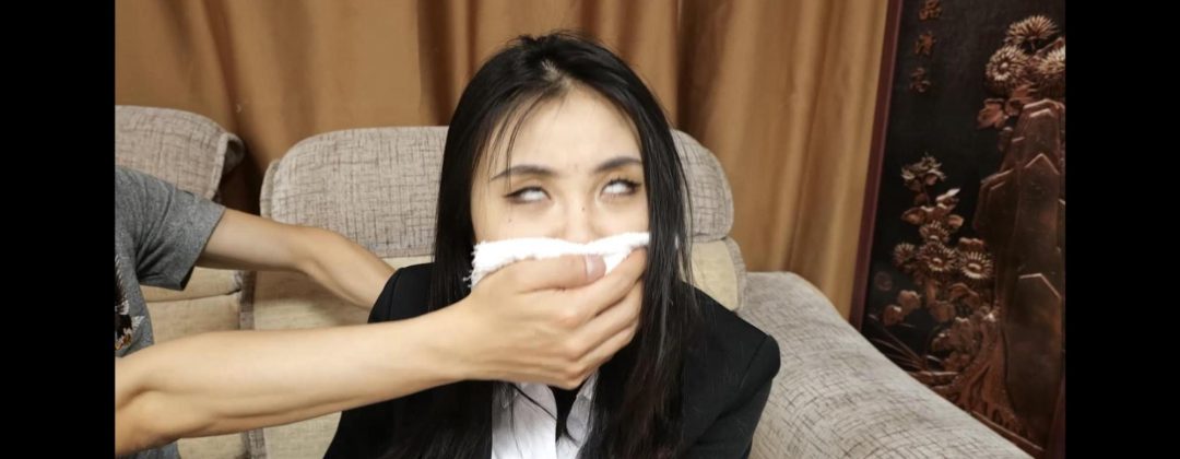 美女七七的迷晕劫-2