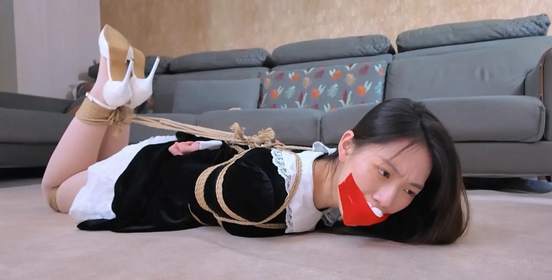 富家千金学姐在家自缚，惨遭捆绑-6