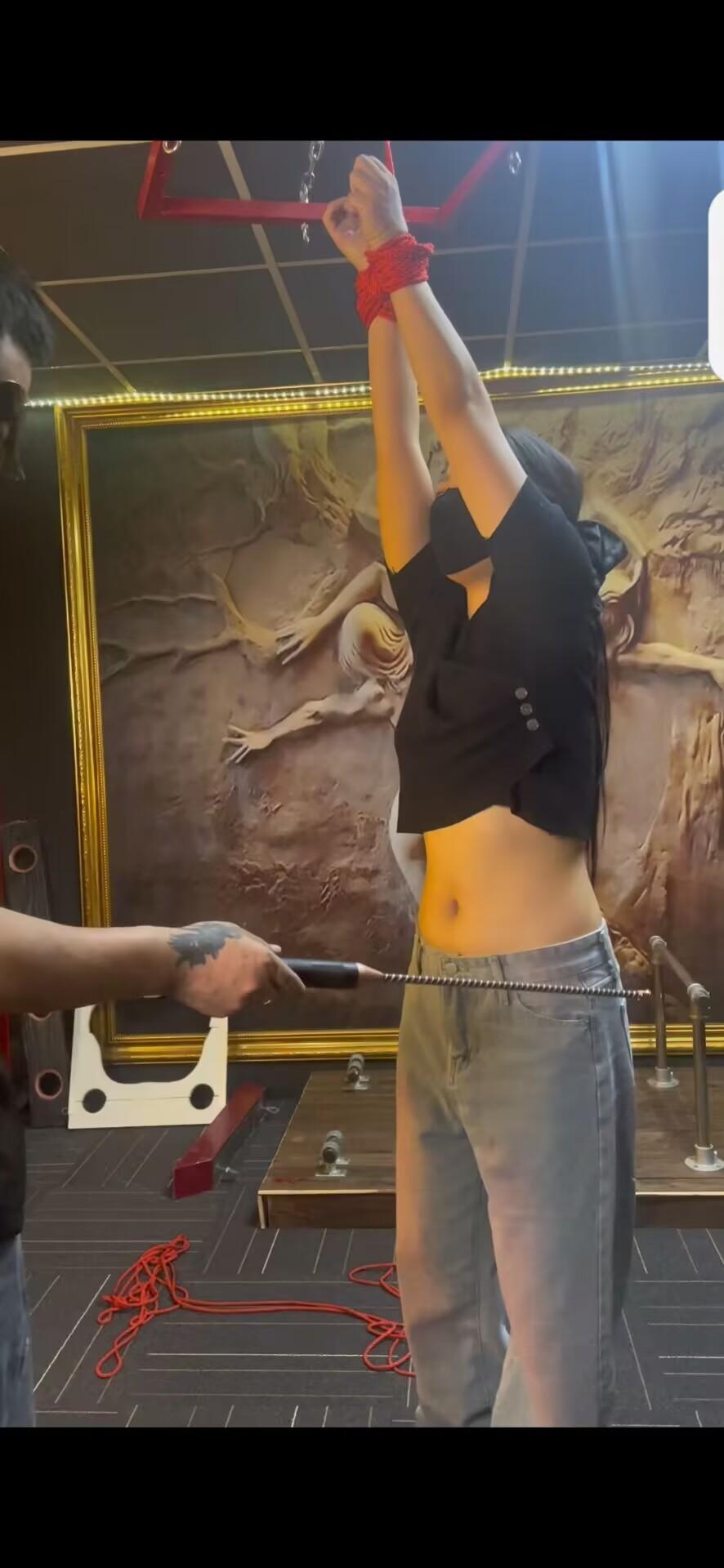 被跟踪回家的强制调教-4