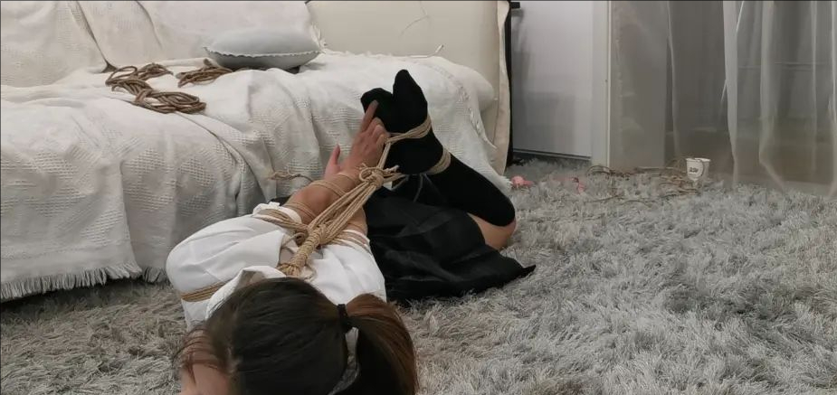 奥特曼：新妹子小松，JK，口球，支臂驷马，一小时放置-2