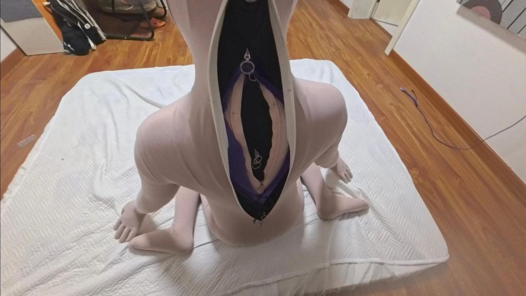【狸猫】女M 6层zentai全包紧身衣上锁，极限多层做游戏，穿脱全过程-1