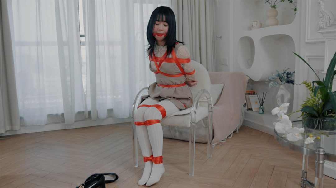 黑丝女S捆绑调教白丝小萝莉-8
