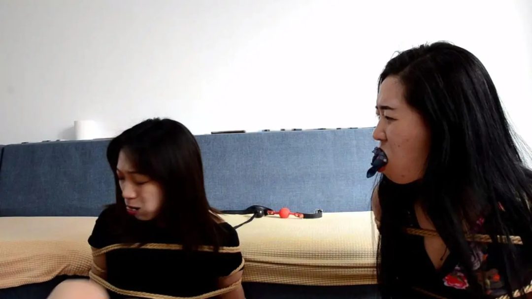 珍藏定拍:姐妹讨债绳劫(姐妹二人上门要账却惨遭雌雄大盗欺骗捆堵折磨)-8 珍藏定拍:姐妹讨债绳劫(姐妹二人上门要账却惨遭雌雄大盗欺骗捆堵折磨)-8