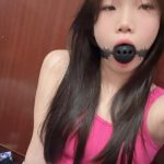 邻家妹妹果果大号口球堵嘴，口水横溢。极具诱惑