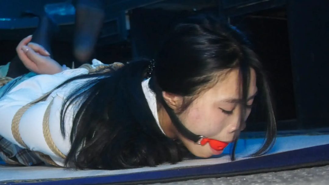 新场地《被禁锢在笼子的女M》 女M不听话被女主人囚禁关在笼子里放置，请看女M受折磨-3