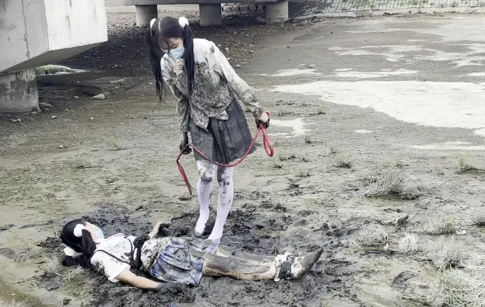 户外臭水沟双人白丝女奴Jk调教-3