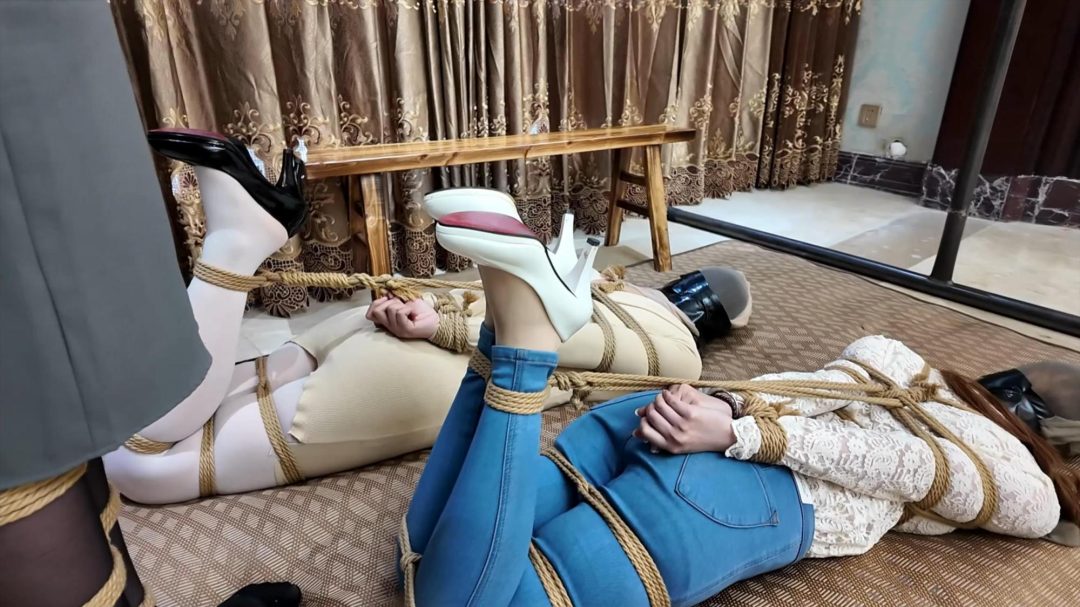 枫叶定拍—《女老板与女保镖》上,雨诺南清诺澜出演,三女连缚,胶带封嘴丝袜套头-9 枫叶定拍—《女老板与女保镖》上,雨诺南清诺澜出演,三女连缚,胶带封嘴丝袜套头-9