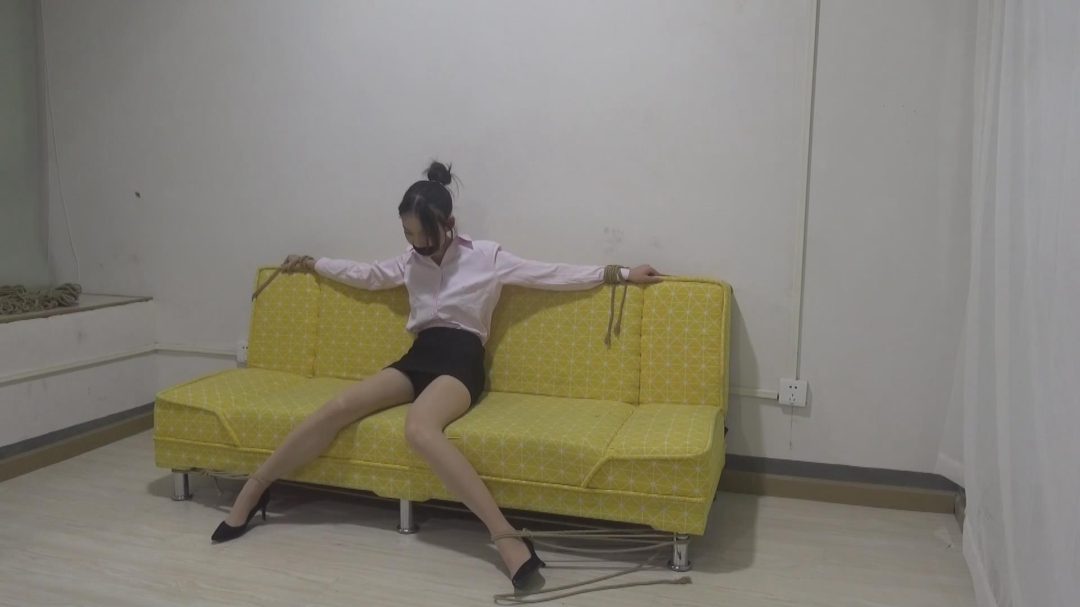 《替罪羊合集》，两双美腿都很迷人 丝袜 堵嘴 高跟鞋 肉丝 胶带 后手缚 口罩 连裤袜-6
