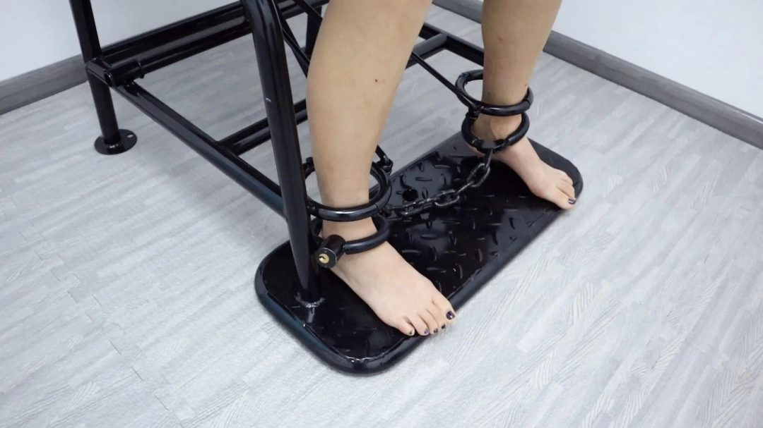 美女小欣带大家开箱新工作室 椅子缚 单杠吊铐 审讯椅 磁力绑带 挠脚挠全身TK 手铐脚铐脚趾铐-15