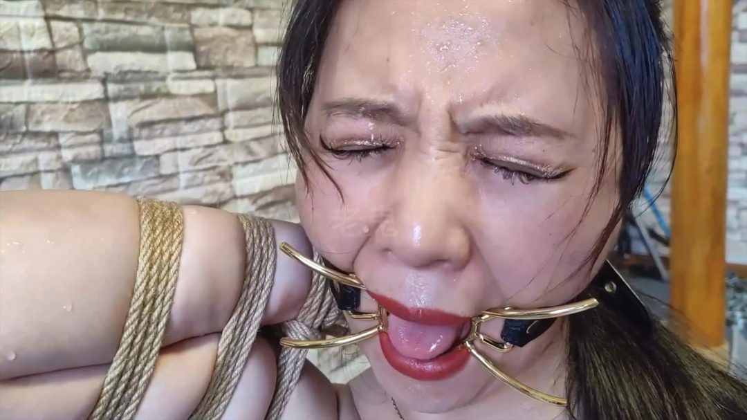 初心《紫涵闷热汗湿捆绑上》【熟女丝袜高跟/口环口球丝袜堵嘴/汗湿/难受姿势】-8 初心《紫涵闷热汗湿捆绑上》【熟女丝袜高跟/口环口球丝袜堵嘴/汗湿/难受姿势】-8