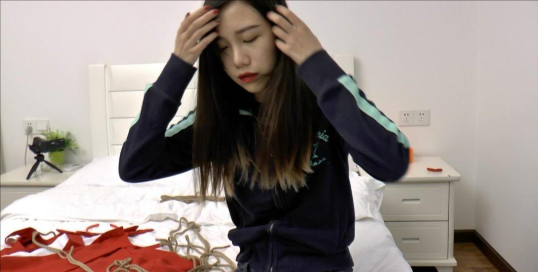 束手就擒 无奈顺从【T恤牛仔裤&日式睡衣】大长腿，肤白貌美，捆绑，堵嘴-12