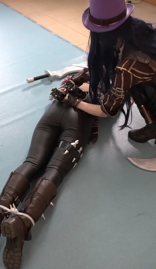 偶遇 扎带 恋足 足虐 长靴 COSPLAY-7