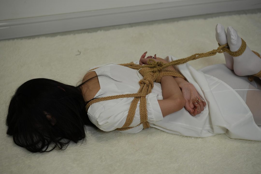 美女四月绳艺体验—扔骰子选道具游戏-5