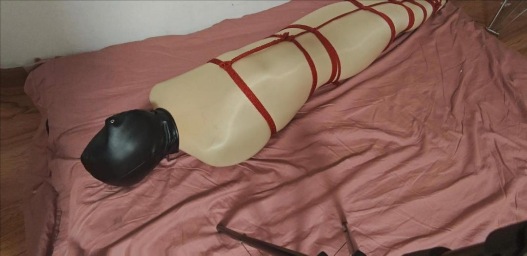 【狸猫】女女9层丝袜全包捆绑+一层zentai,10层封闭成木乃伊息窒,踩踏坐脸,胶带封闭全头,模特在夹缝中感受微弱的空气!-6 【狸猫】女女9层丝袜全包捆绑+一层zentai,10层封闭成木乃伊息窒,踩踏坐脸,胶带封闭全头,模特在夹缝中感受微弱的空气!-6