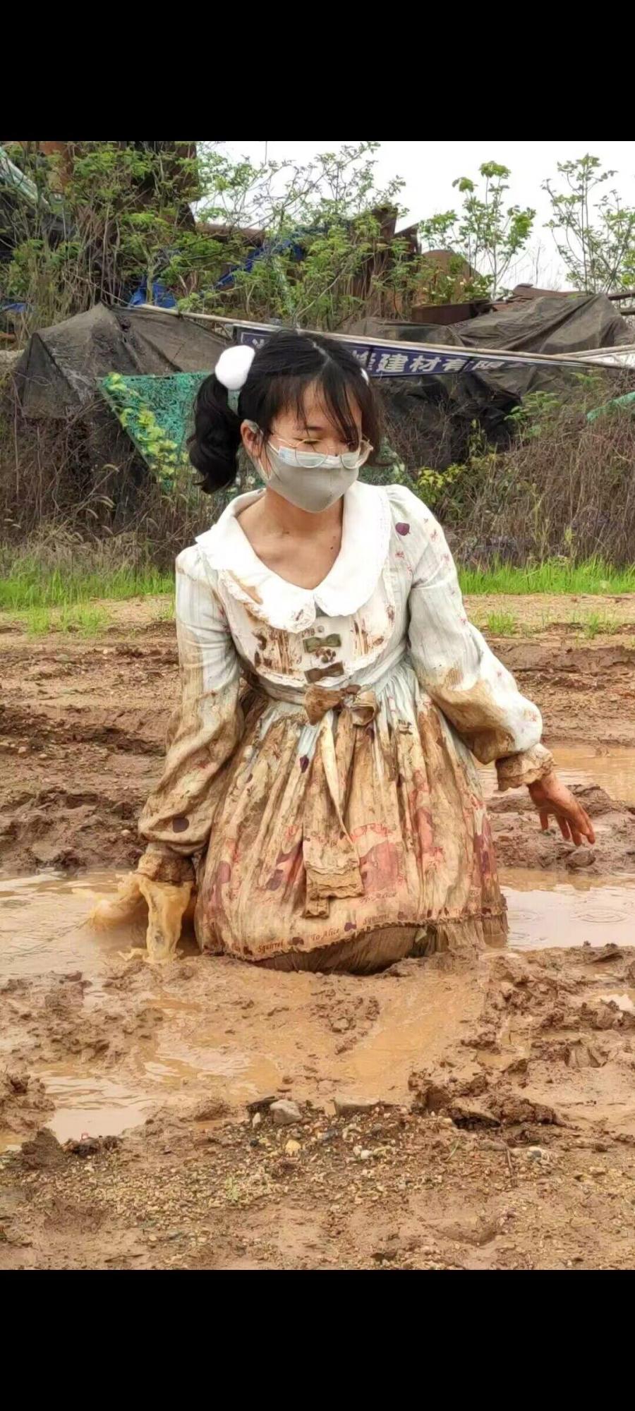 lo裙白丝工地玩泥经典系列-5