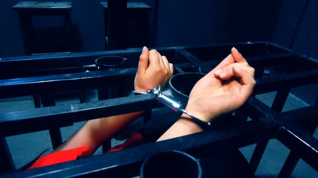《女囚幻梦》 中集 惩罚 宣判死刑 钉上死镣 重镣关押在牢房-3