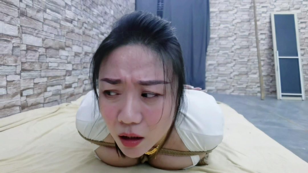 李然老公现场观看她老婆的驷马挣扎.-1