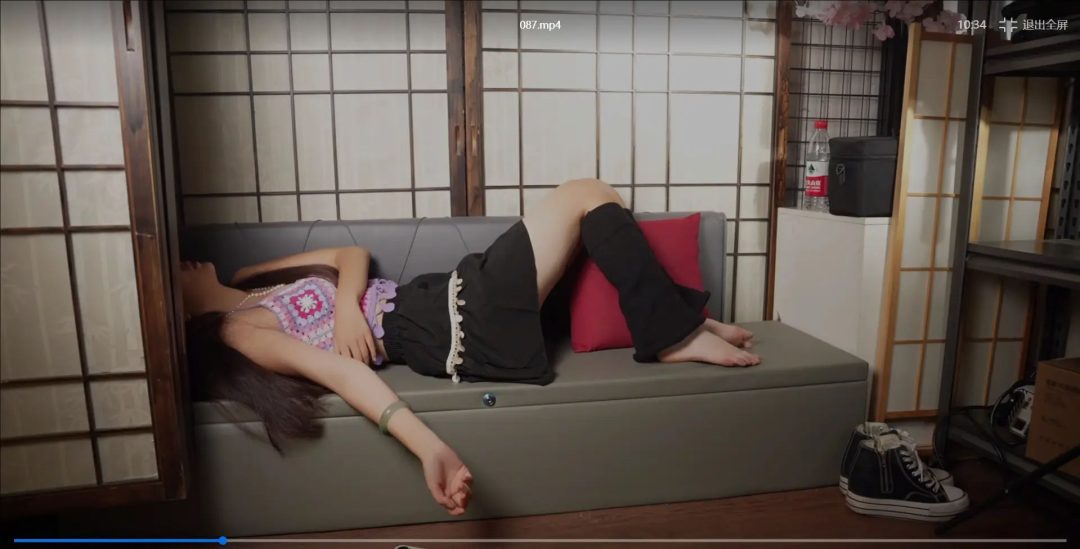 不要喝陌生人的水！（完整版）驷马 束缚 挠脚心 口球-4