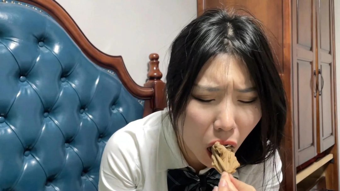 《网瘾少女吴晗》妈妈李然、女儿吴晗联手演绎，40分钟一次上传，值得一看。-9