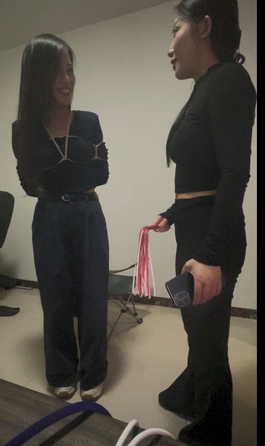 美女俩姐妹调教-2