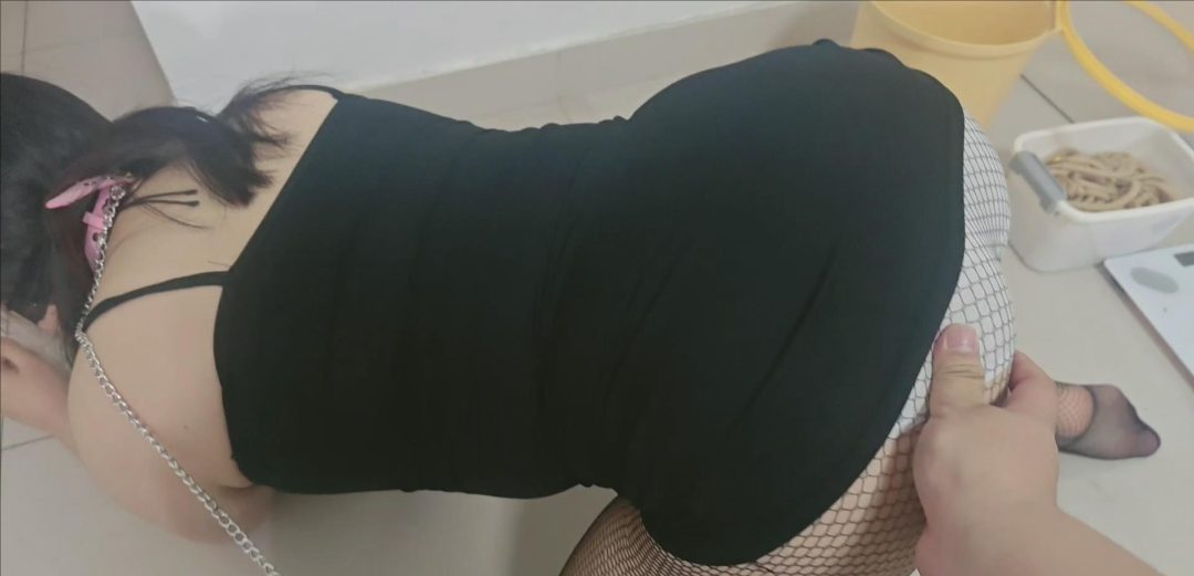 《GD绳束》模特宁宁 新开发宁宁狗爬舔手指事后说喜欢 舔手指+狗爬+渔网等等-2