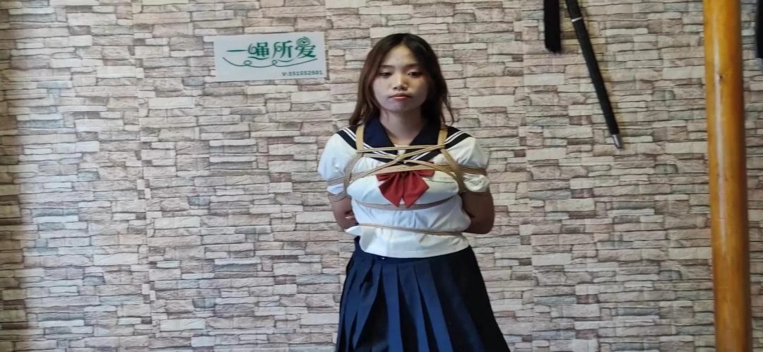 大学生妮妮《日式驷马》及访谈，大号口球驷马放置，最后结尾是几个小问题访谈和自己试戴口球的花絮-4