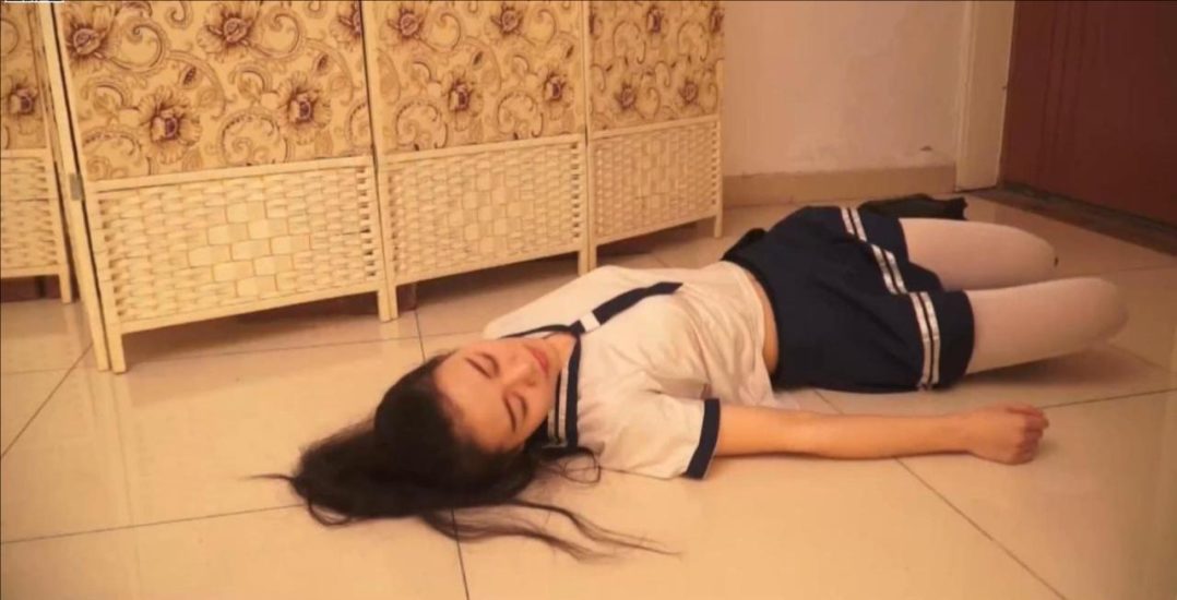 【逍遥定拍】- [老师的秘密 - ] 白丝学生妹到老师家补习看了不该看的东西以后被老师迷晕捆绑囚禁...-6