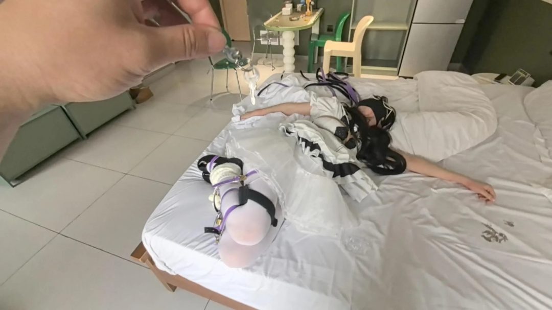 【定拍开锁挑战】今天不虐 甚至有点搞笑综艺效果来了 粉丝定拍开锁游戏 内容还是挺有意思的 找钥匙找不到就抢 抢不到还急眼 全程波波贝✙电击器干扰-11