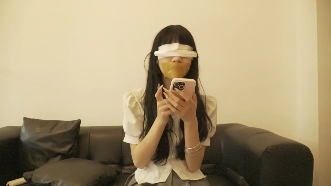 私人定拍，JK妹妹胶带封嘴挑战呼喊Siri-2