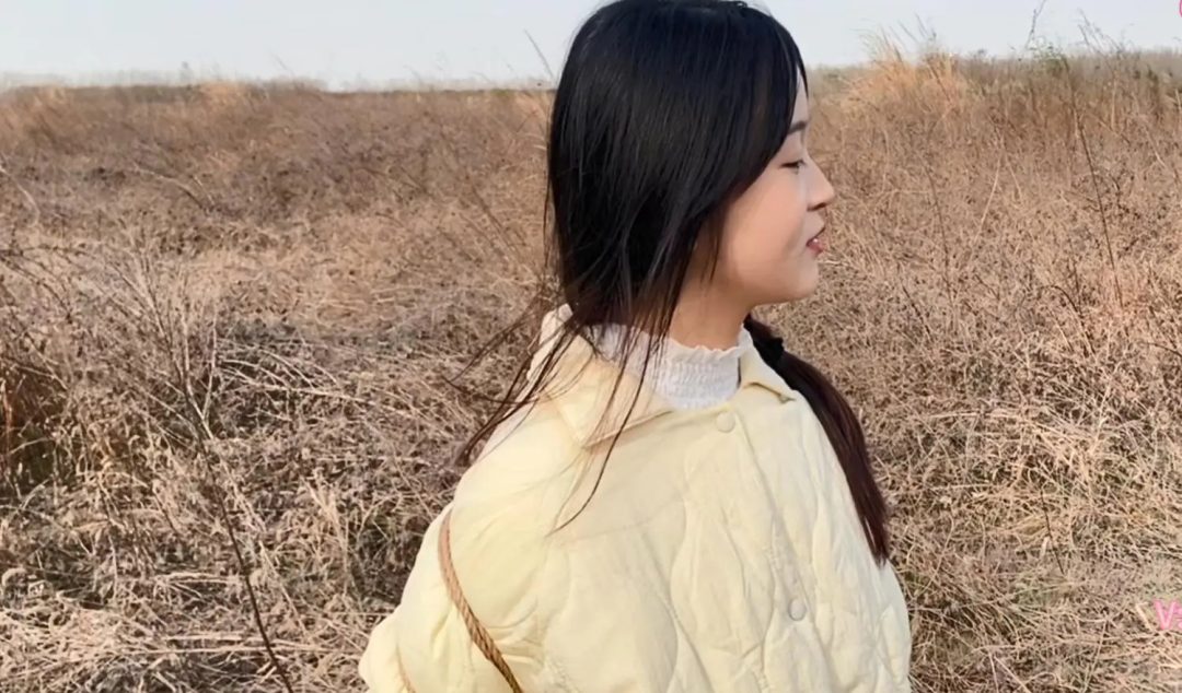 女大学生第一次体验捆绑，室外，3度。6级风，寒风刺骨 可是依然开心-4