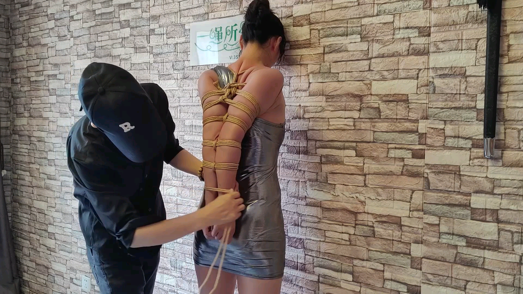 一绳所爱定拍 紫涵极限直臂试戴两种深喉口塞穿12CM高跟鞋吊脖罚站极限放置四十分钟-8