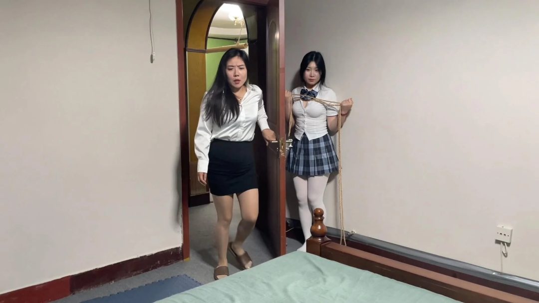 《网瘾少女吴晗》妈妈李然、女儿吴晗联手演绎，40分钟一次上传，值得一看。-10