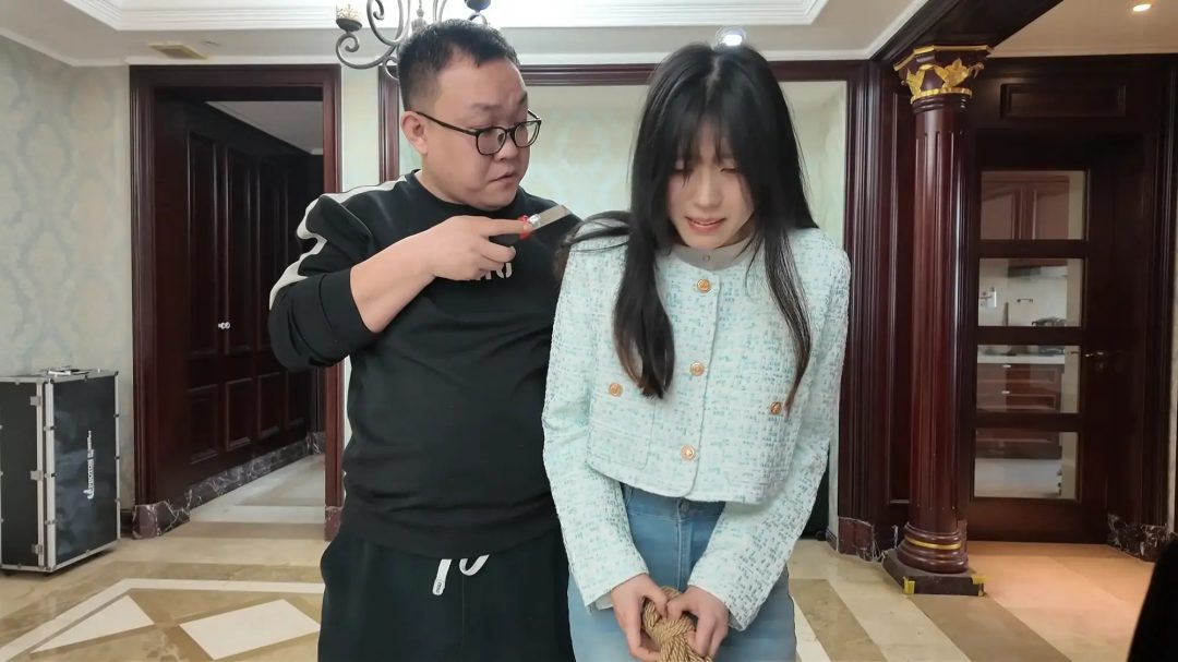 枫叶工作室原创定拍剧情—《母女劫难》第二集 单亲母女被房东老王囚禁虐待 美女老师上门家访发现隐情 逃跑失败。。-16 枫叶工作室原创定拍剧情—《母女劫难》第二集 单亲母女被房东老王囚禁虐待 美女老师上门家访发现隐情 逃跑失败。。-16