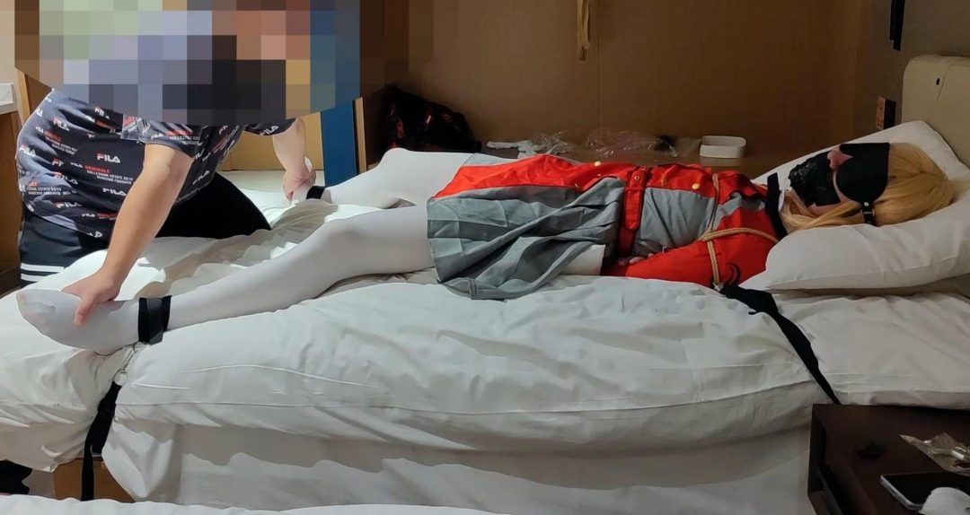 [cosplay]莉可丽丝-锦木千束 伪娘 反手半吊 床上固定 挠痒-3