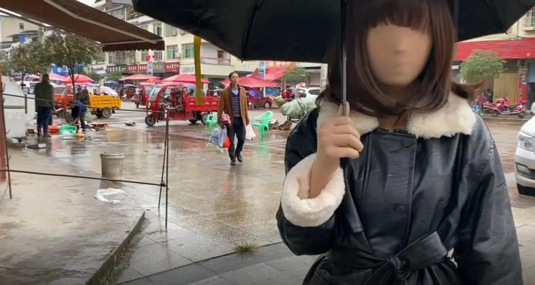 大白天的穿上ZENTAI赶集市买橘子超市买水是多么刺激的一件事。国内爱姬后第二ZENTAI妹！-3