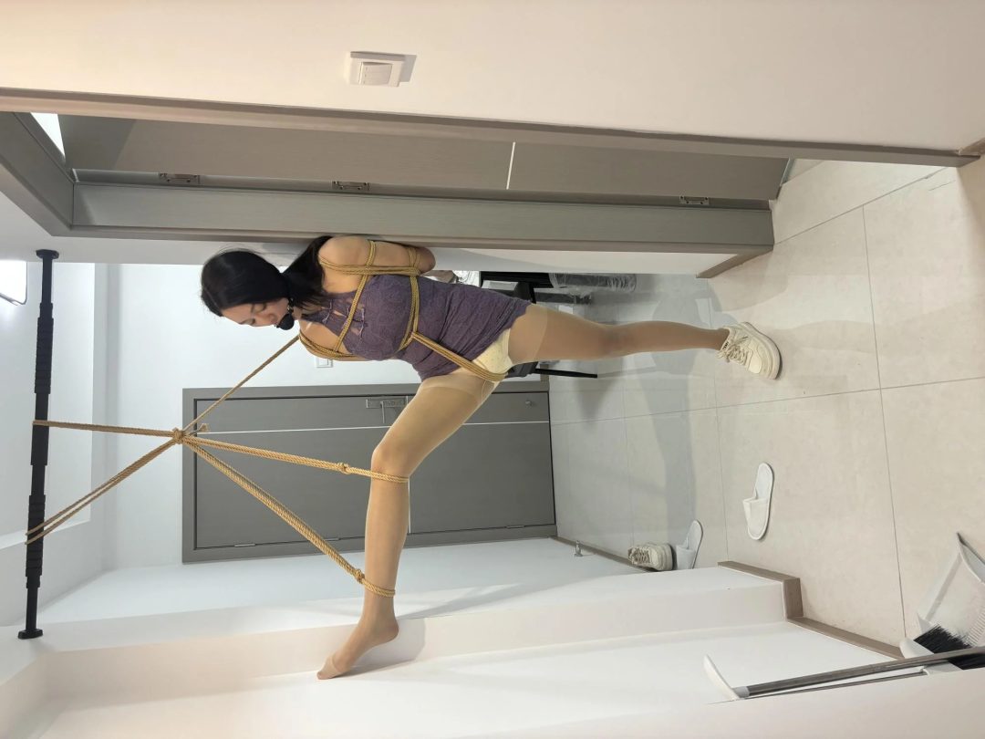 新模小曦体验 肉丝 口球 tk 挣扎 旗袍 单腿吊缚-4