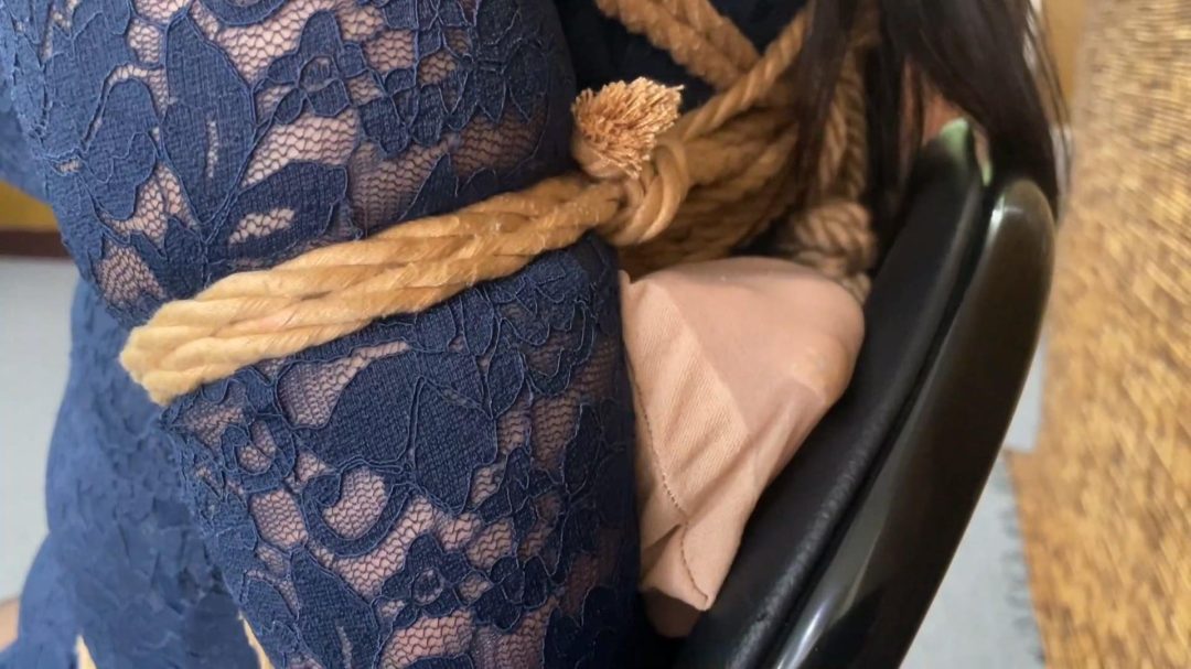 《遗产风波 中》母女逃脱遭遇意外，幕后黑手浮出水面，李然惨遭吴晗多重丝袜蒙堵猿轡-7