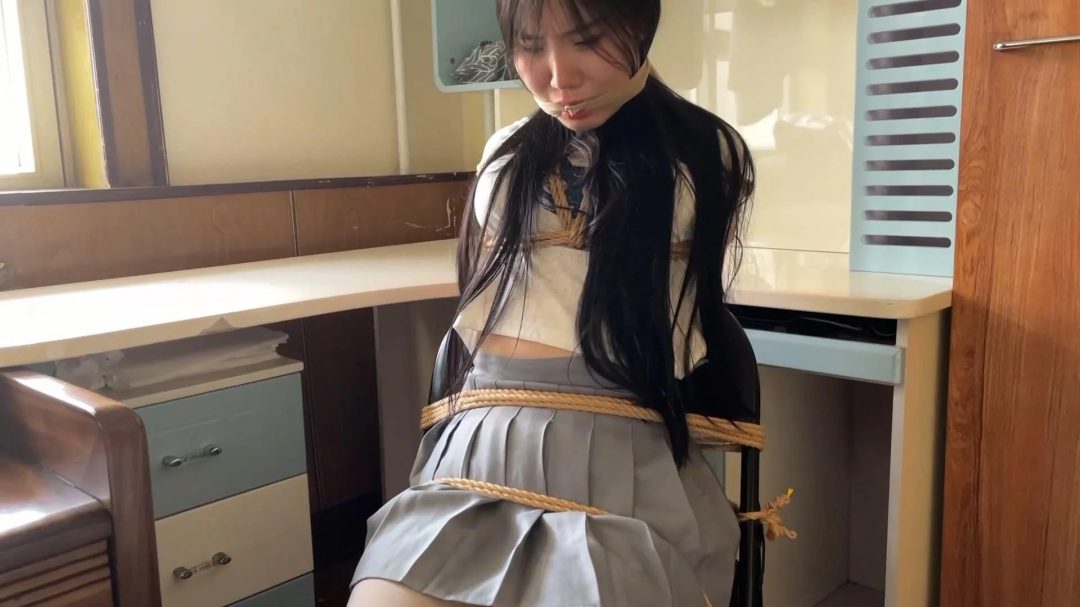 柳洋、吴晗主演DID剧情片《姐妹惊魂》（下）被捆绑囚禁的丝袜姐妹被迫摩擦并遭受毒刑折磨！-12