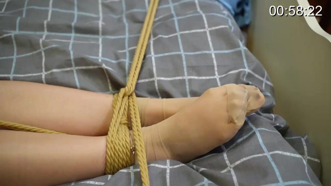 美女队长深入虎穴不幸被俘，受尽折磨....-4
