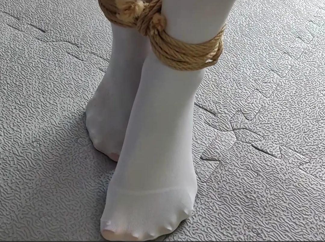邻家女孩被大叔绑架~她会经历什么呢~-1