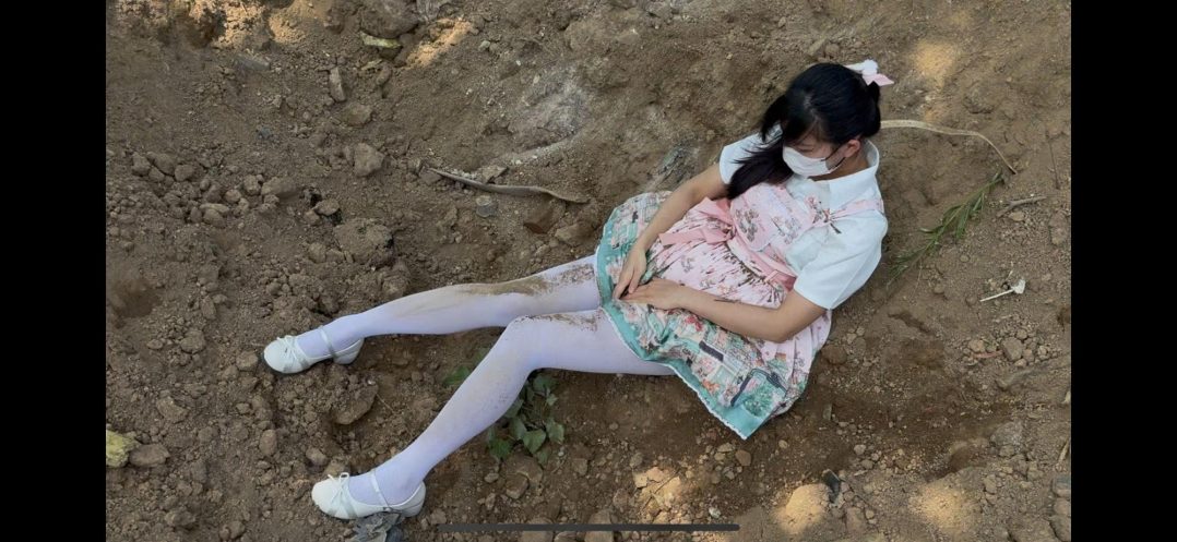 甜lo白丝萌妹乡村旱厕土坑调教-4