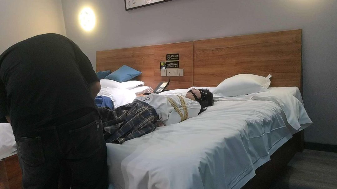 琳澜黑丝JK电击-5
