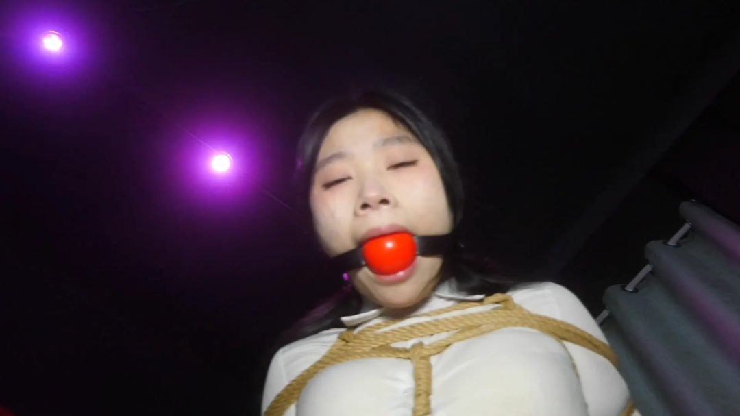 女M被戴上超级大口球-5