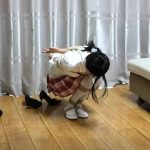 日式并腿捡鞋子