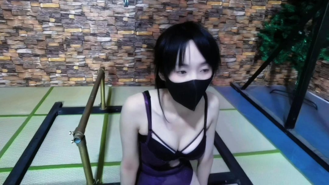 柔仙儿挑战铁架紧缚驷马和郊狼一小时,而且电击升到最大极限276,能挑战成功吗?-1
