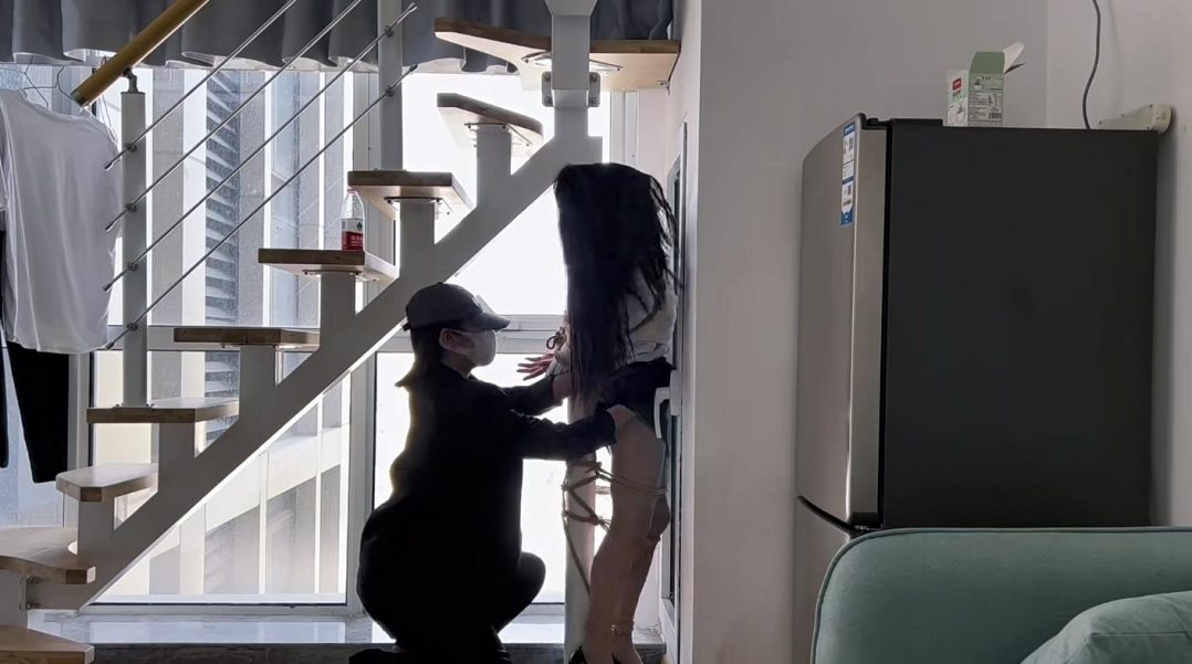 ol美女下班被入室绑架折磨十天 （一）-3