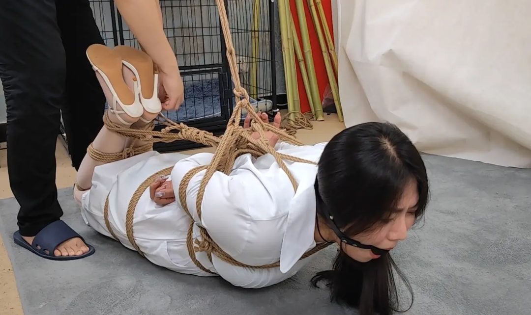 束缘阁 李然 吊绑女医生 驷马挠痒-3