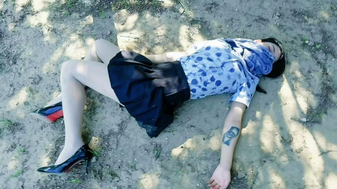 空姐希希在小树林约会,被路过的人发现捆绑-2